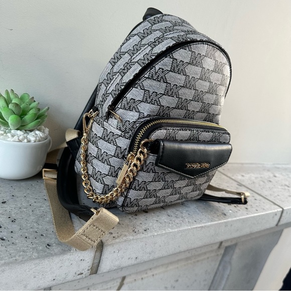 NWT Michael Kors Maisie XS 2 IN 1 Backpack Bag + Pouch - Picture 3 of 12